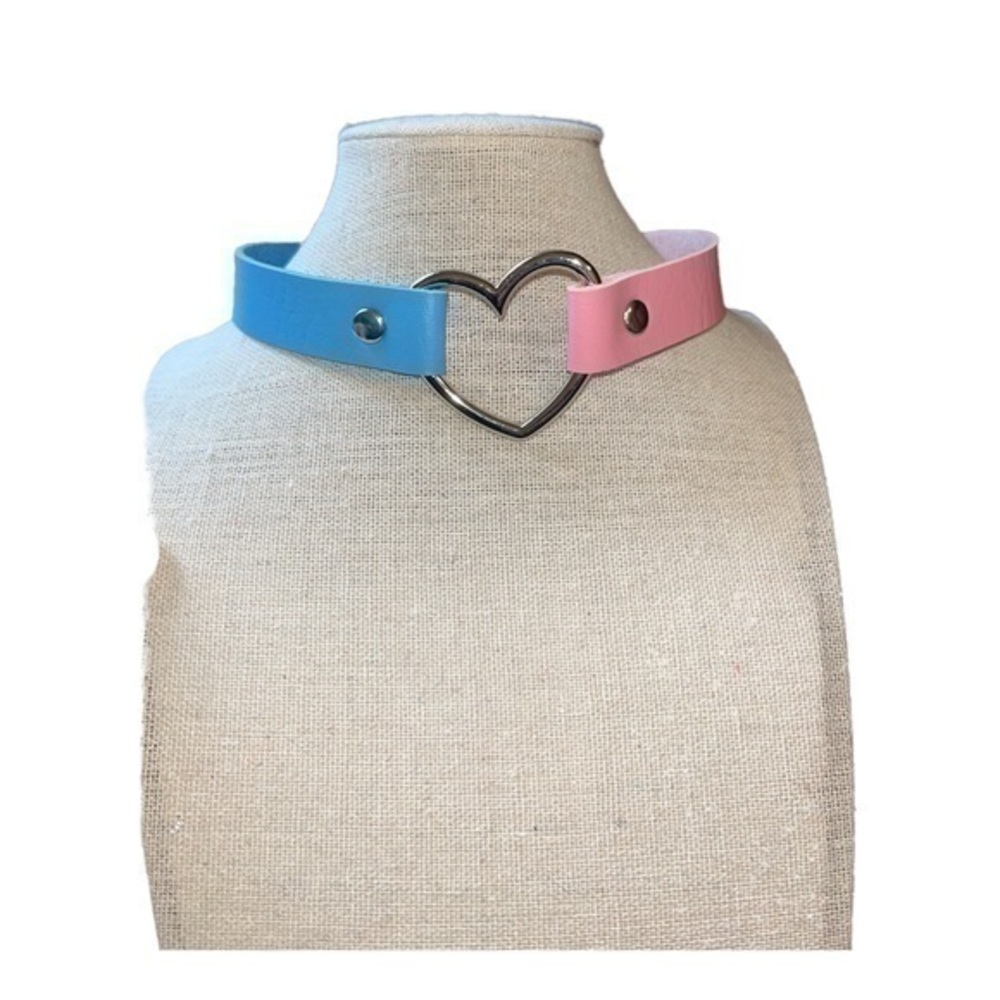 Heart chocker necklace